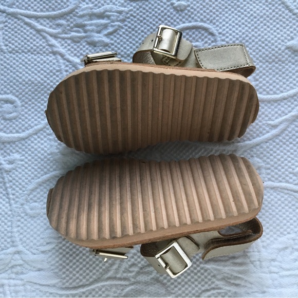 2 pairs toddler girls Velcro sandals size 7 - Picture 4 of 9